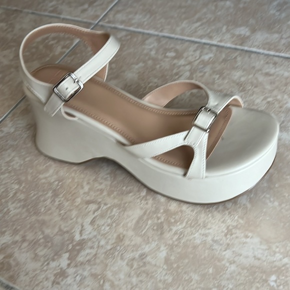 JustFab Ninette Platform Wedge Sandal - Picture 3 of 6